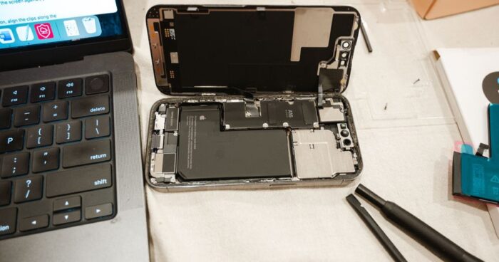 iPhone 15 Plus Şarj Simgesi Gösteriyor Ama Yüzdesi Artmıyor
