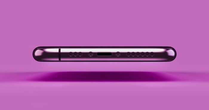 iPhone 15 ve 15 Pro USB‑C Soketi Temassız Şarj Ediyor