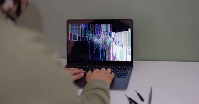 Ekran veya Menteşe İşleminden Sonra Laptop Açılmıyor
