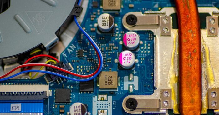Lenovo ThinkBook 16 G6 Adaptör Takılınca Adaptörün Işığı Sönüyor