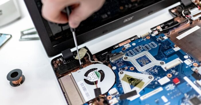 MSI Sword 16 HX B14V Adaptör Takılınca Adaptörün Işığı Sönüyor