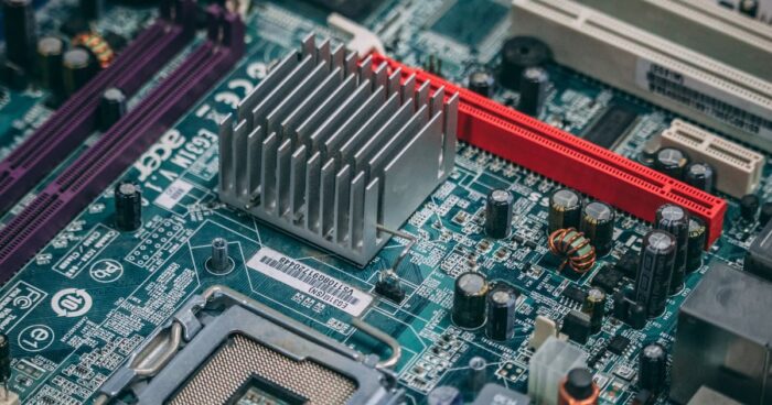 Masaüstü PC Anakartında Işık Var Ama Tetik Almıyor: 5VSB ve SIO Onarımı
