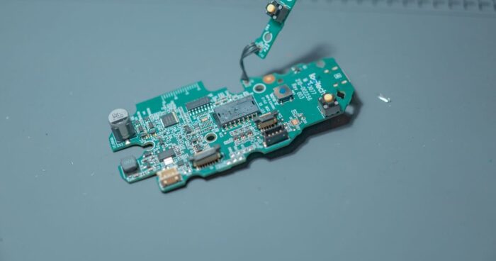 Bataryası Tamamen Bitince Bir Daha Şarj Almayan Telefon: Şoklama ve PMIC Onarımı