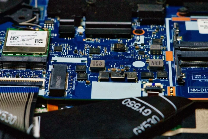 1785578249 De79f93c456cfa57 Laptop sıvı teması sonrası anakart incelemesi