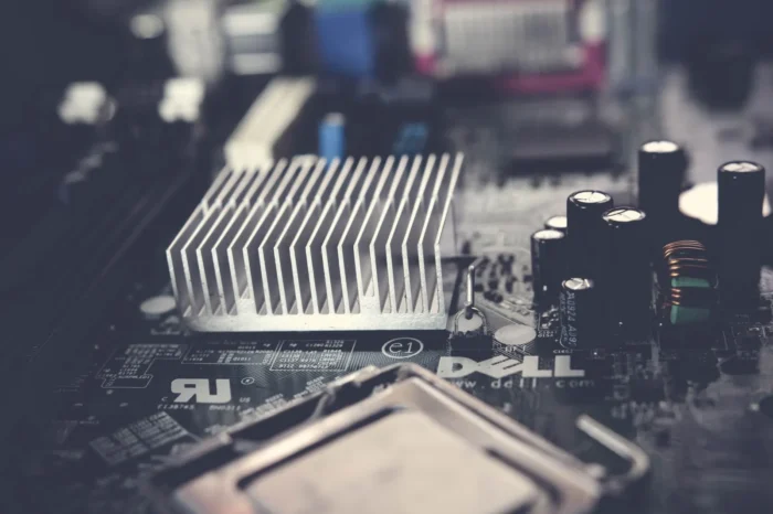 Dell ve HP’de Adaptör Işığı Sönüyorsa Kısa Devre Nerede?