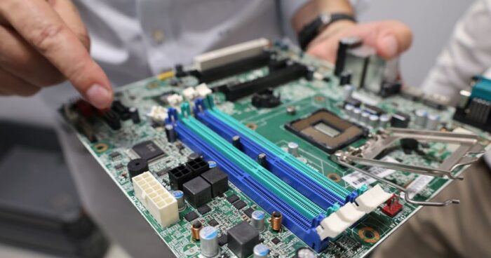 Lenovo LOQ 15IRH8 ve 15ARP9 Prizde Takılı Ama Batarya Dolmuyor
