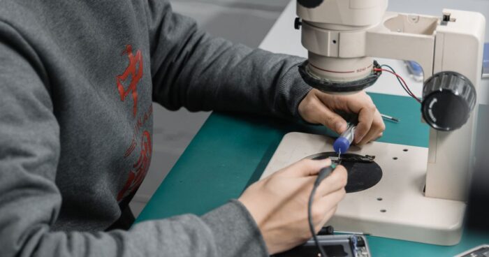 iPhone 17 Hızlı Şarj Başlıyor Ama Birkaç Saniye Sonra Kesiliyor